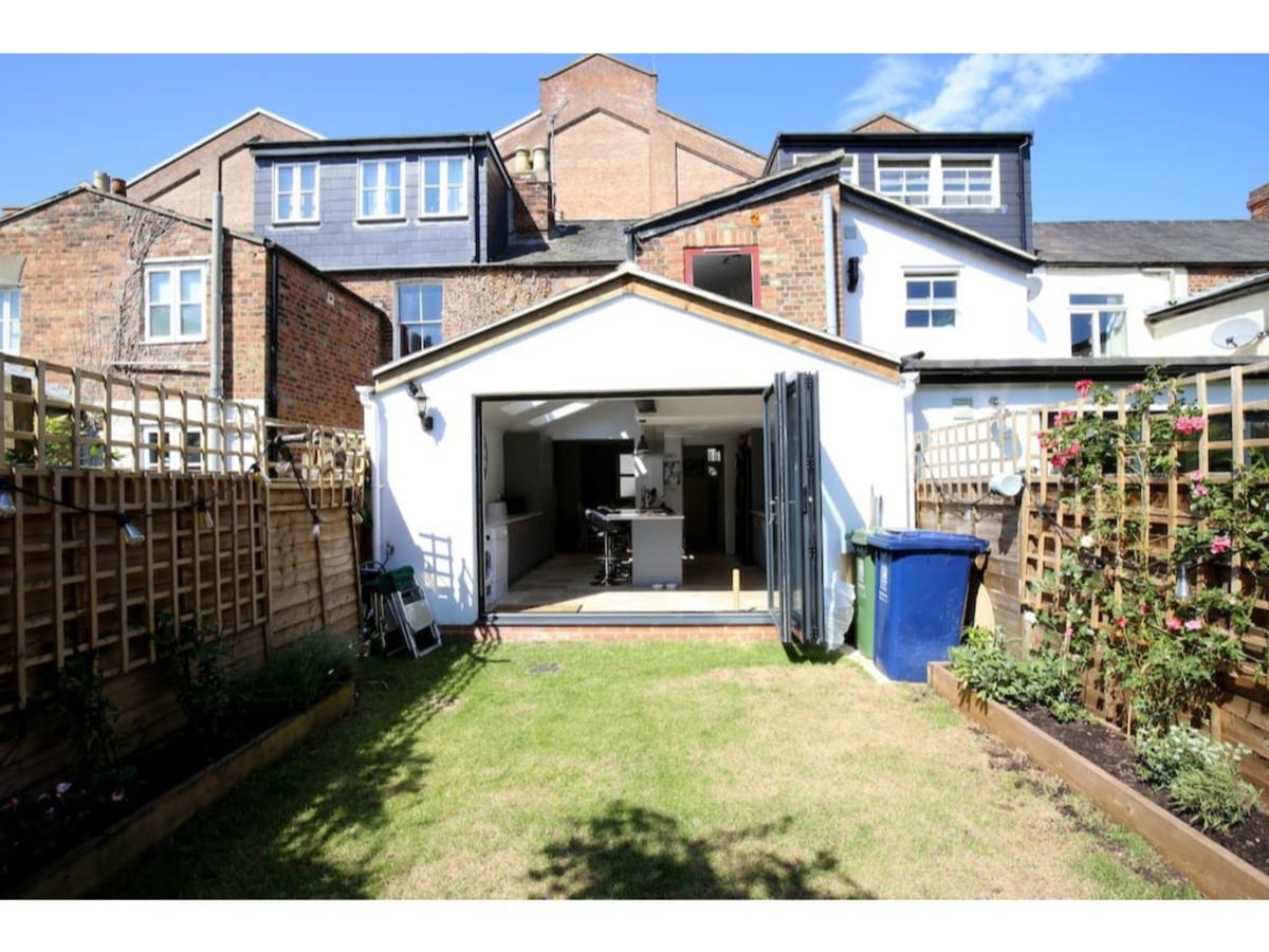 Modern, Chic 2br Townhouse In *