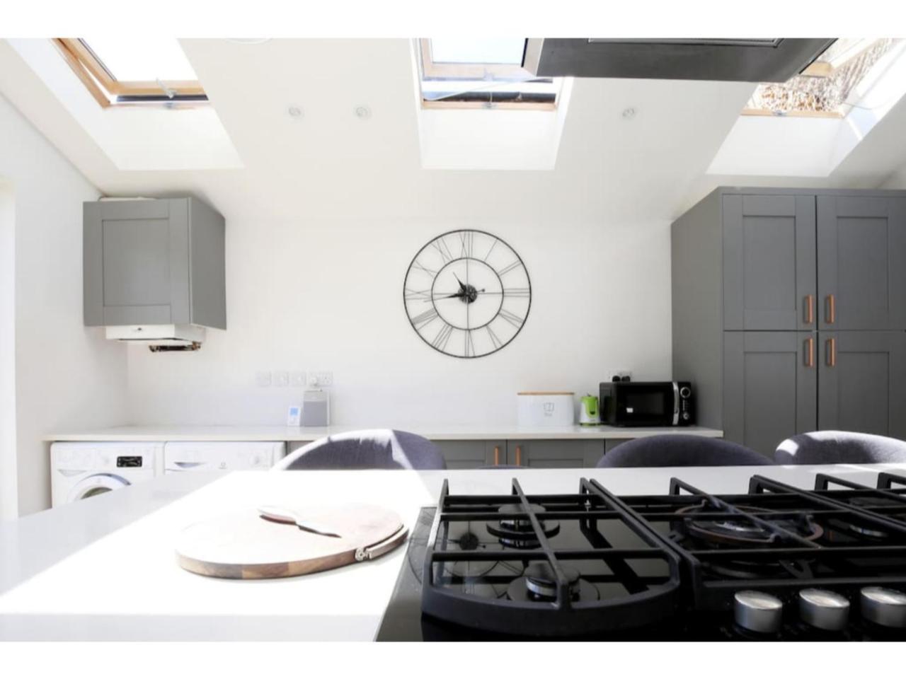 Modern, Chic 2br Townhouse In